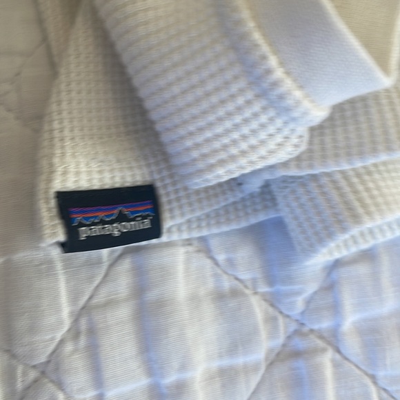 Patagonia Women’s shirt - Picture 3 of 5